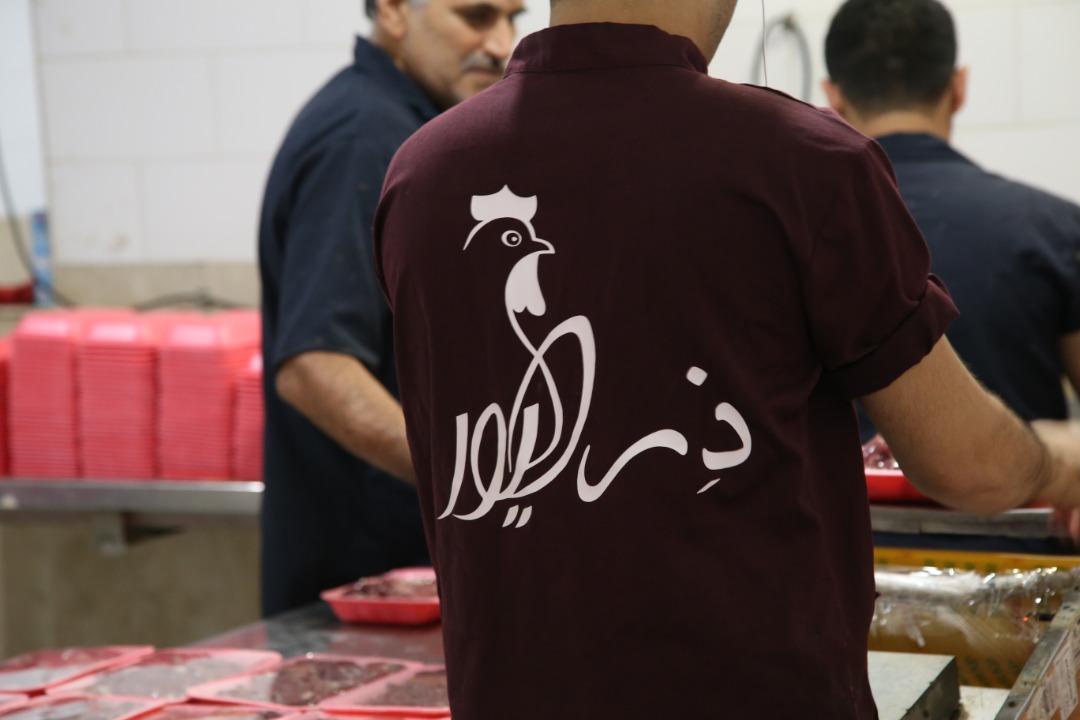 پرسنل دزطیور در سالن بسته بندی